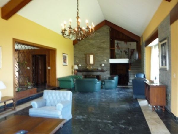 Importante casa en venta frente al mar, vistas increíbles a toda la Bahia.